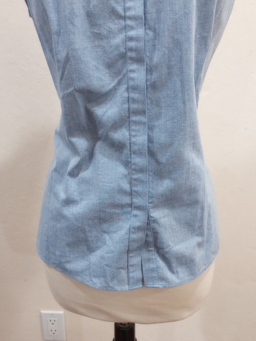 Lafayette 148 Blue Button Front Sleeveless Cotton Blouse Ruffled Collar, Size 8 - Picture 5 of 10